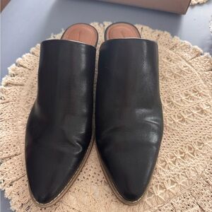 Universal Thread Black Mules